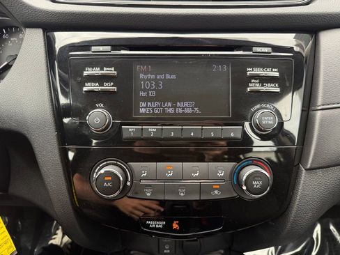 Used 2017 Nissan Rogue S AWD/4WD image 23