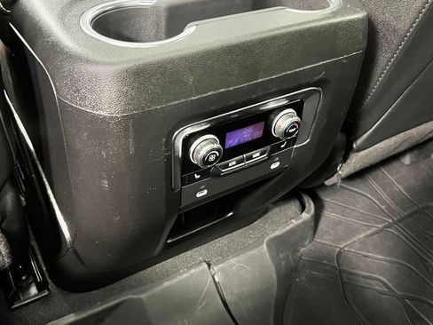 Used 2024 Chevrolet Tahoe Premier AWD/4WD image 16