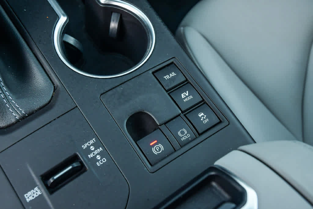 Certified 2023 Toyota Highlander XLE AWD/4WD image 24