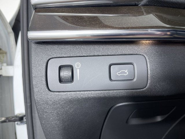 Used 2018 Volvo XC90 T6 Momentum AWD/4WD image 25