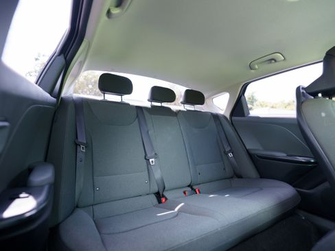 Used 2025 Kia K4 FWD image 12