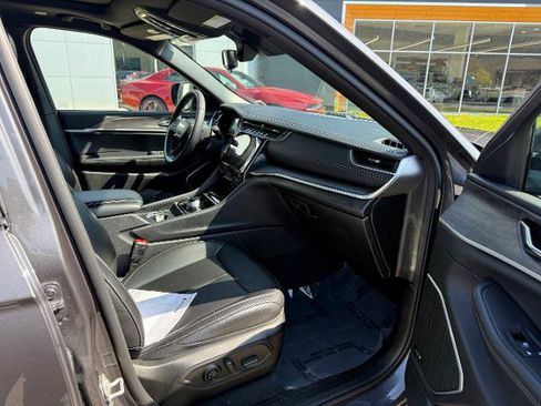 Used 2024 Jeep Grand Cherokee Limited 4xe AWD/4WD image 11