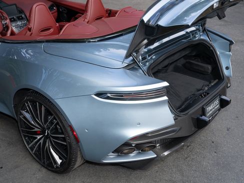 Used 2021 Aston Martin DBS Superleggera Volante image 13