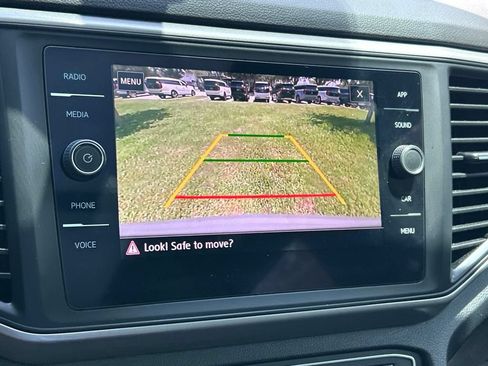 Used 2020 Volkswagen Atlas Cross Sport SE w/ Panoramic Sunroof Package FWD image 35