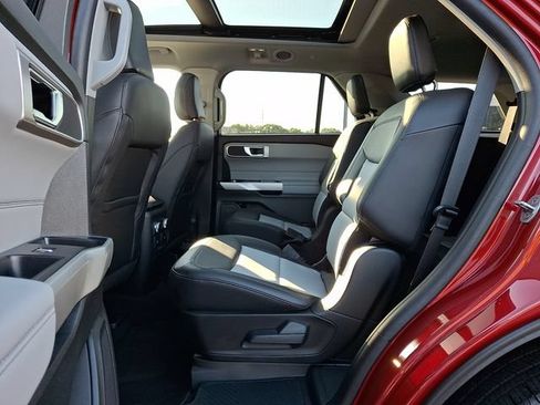 Used 2023 Ford Explorer XLT w/ Equipment Group 202A AWD/4WD image 13