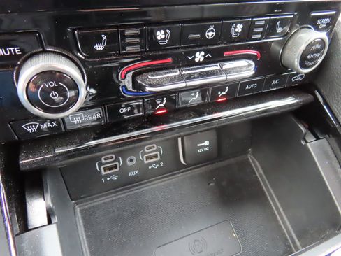 Used 2023 Jeep Grand Cherokee Summit w/ Luxury Tech Group V image 28