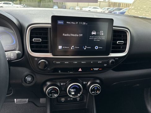 Certified 2024 Hyundai Venue SEL FWD image 18