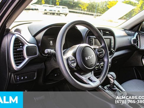 Used 2025 Kia Soul LX w/ LX Technology Package FWD image 21