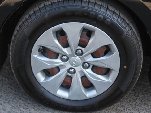 Used 2016 Hyundai Accent SE image 10