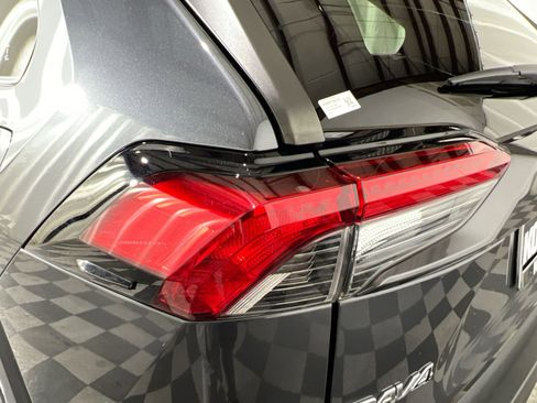 Used 2019 Toyota RAV4 LE image 16