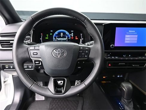 Used 2025 Toyota Camry SE w/ Convenience Package image 7