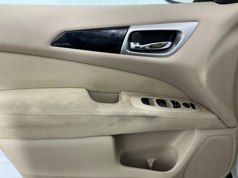 Used 2014 Nissan Pathfinder S image 7