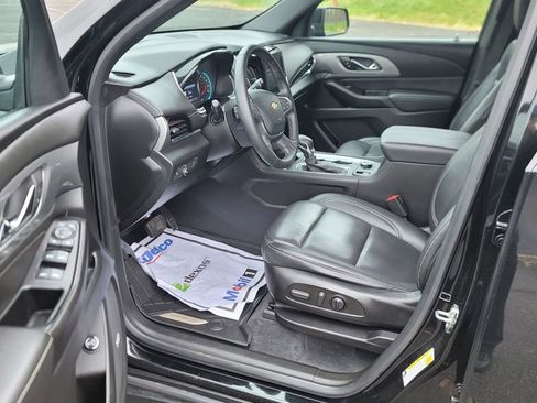 Used 2023 Chevrolet Traverse LT w/ LT Premium Package image 18