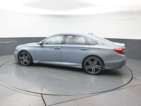 Used 2021 Honda Accord Touring image 4