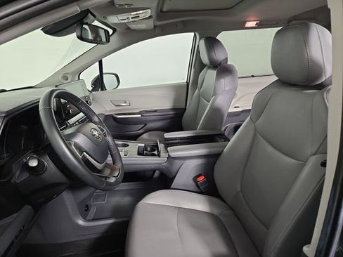 Used 2022 Toyota Sienna XLE w/ XLE Plus Package AWD/4WD image 14