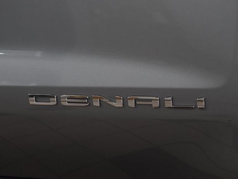 Used 2025 GMC Sierra 1500 Denali w/ Denali Reserve Package AWD/4WD image 17