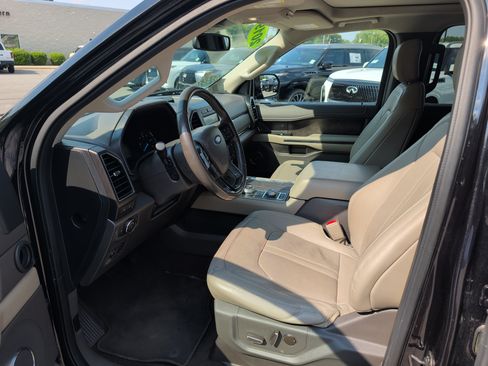 Used 2019 Ford Expedition Limited w/ Equipment Group 301A AWD/4WD image 8