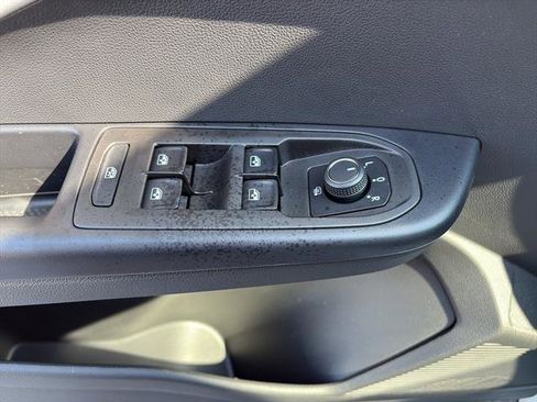 New 2025 Volkswagen Taos SE image 15