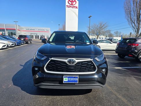 Used 2023 Toyota Highlander LE FWD image 10