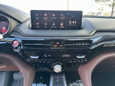 Used 2023 Acura MDX SH-AWD w/ Advance Package image 12