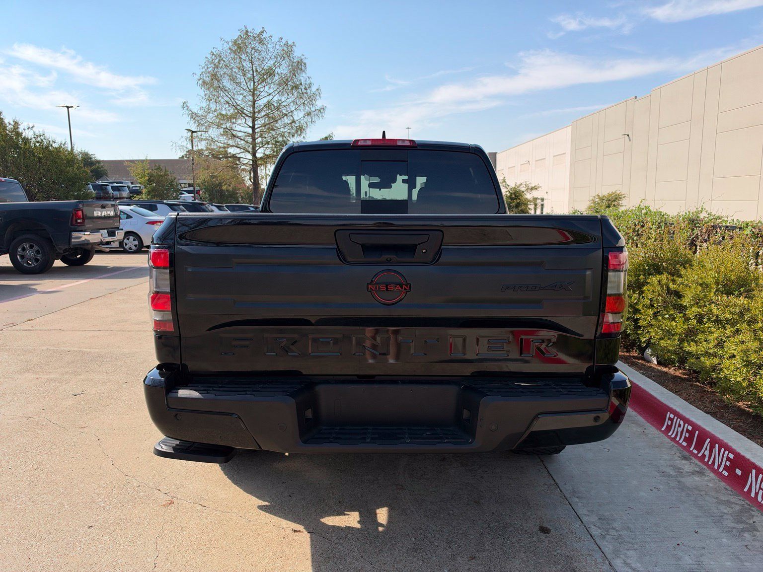 Used 2025 Nissan Frontier PRO-4X AWD/4WD image 4