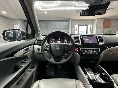 Used 2016 Honda Pilot Touring image 32