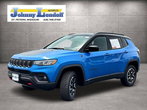 Used 2025 Jeep Compass Trailhawk AWD/4WD image 4