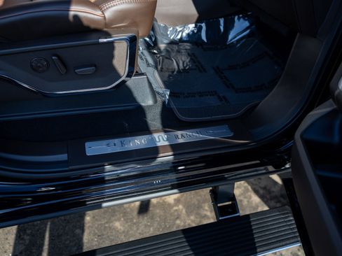 Used 2025 Ford F450 King Ranch w/ Chrome Package image 40