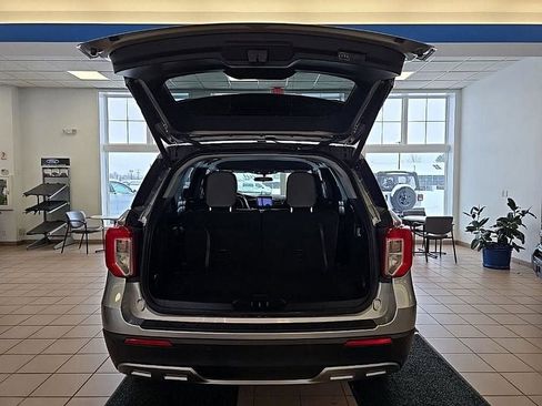 Used 2023 Ford Explorer XLT w/ Equipment Group 202A image 27