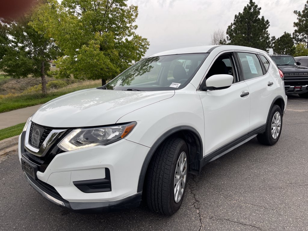 Used 2017 Nissan Rogue S AWD/4WD image 2