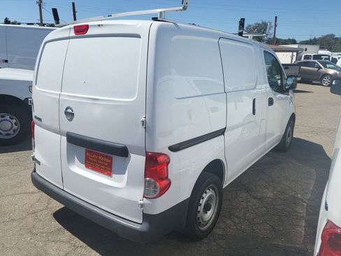 Used 2014 Nissan NV200 S image 4