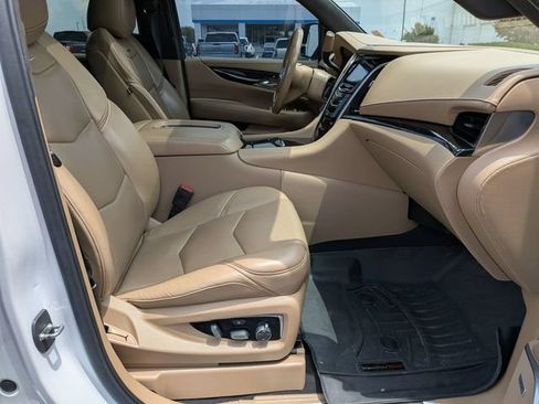Used 2020 Cadillac Escalade ESV Platinum AWD/4WD image 43