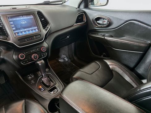 Used 2021 Jeep Cherokee Trailhawk image 21