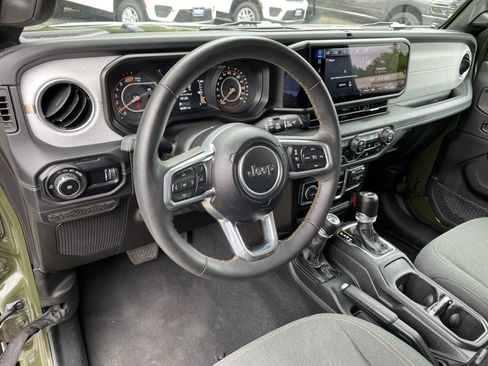Used 2024 Jeep Wrangler Unlimited Sahara AWD/4WD image 14