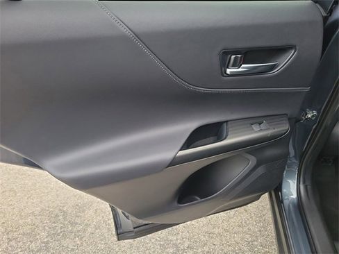 Used 2024 Toyota Venza LE image 9