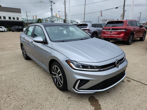 New 2025 Volkswagen Jetta SE image 7