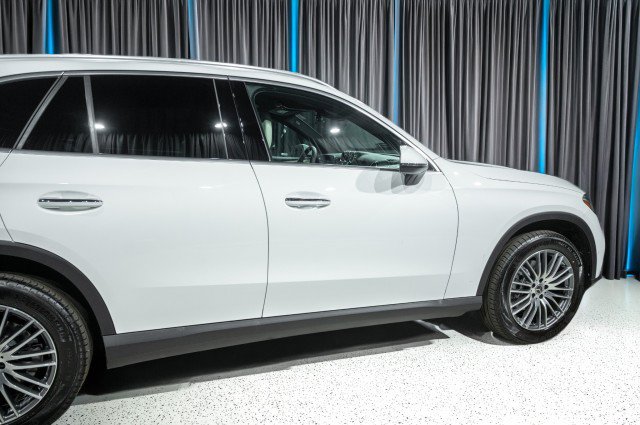 Used 2026 Mercedes-Benz GLC 300 image 4