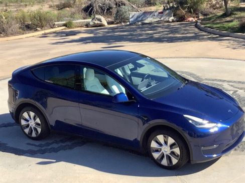 Used 2020 Tesla Model Y Long Range image 18