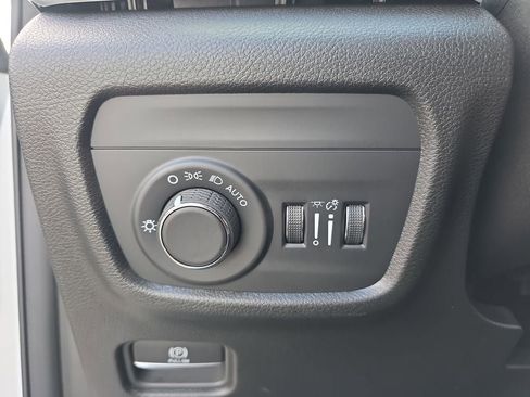 New 2025 Jeep Grand Cherokee Altitude image 25