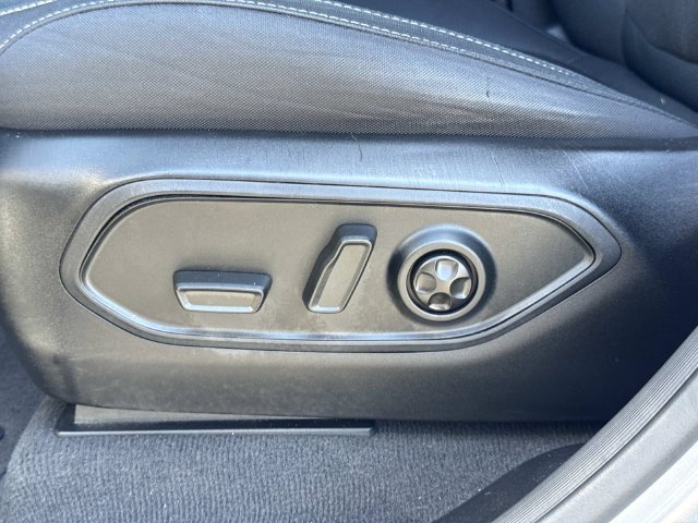 Used 2023 Jeep Grand Cherokee L Laredo RWD image 23
