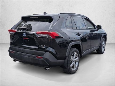 Used 2021 Toyota RAV4 XLE Premium AWD/4WD image 6