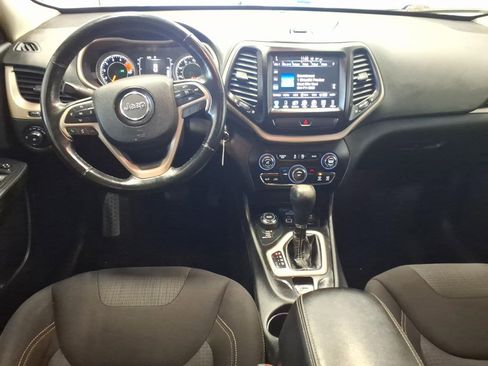 Used 2016 Jeep Cherokee Latitude w/ Cold Weather Group image 9