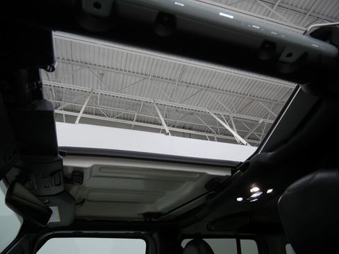 Used 2023 Jeep Wrangler Unlimited Sahara w/ Cold Weather Group AWD/4WD image 4