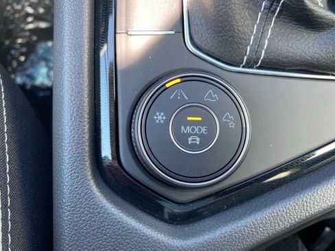 New 2025 Volkswagen Taos SE image 41