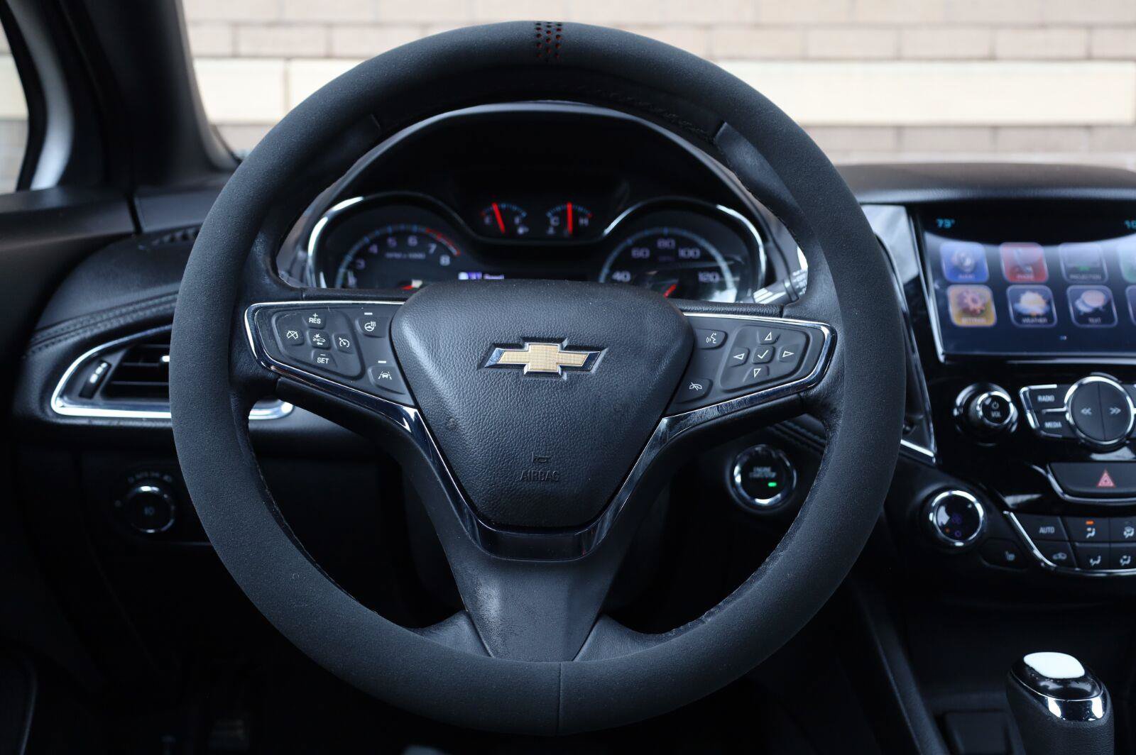 Used 2018 Chevrolet Cruze Premier FWD image 30