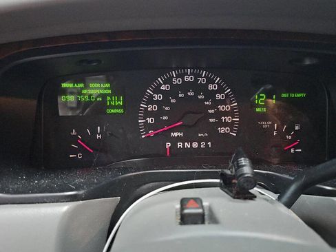 Used 2000 Lincoln Town Car Signature image 14