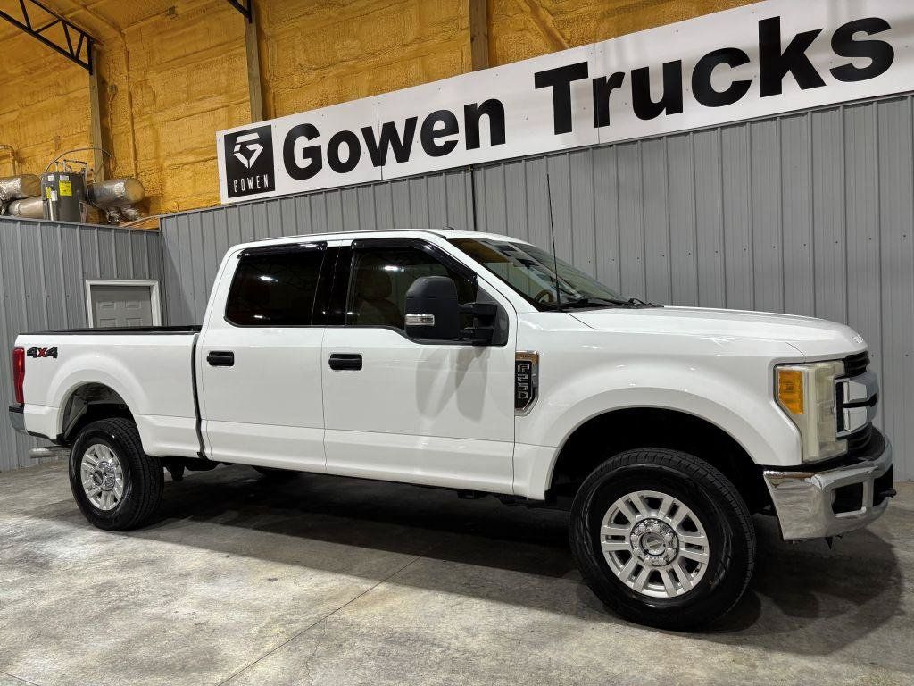 Used 2017 Ford F250 XLT w/ XLT Value Package AWD/4WD image 3
