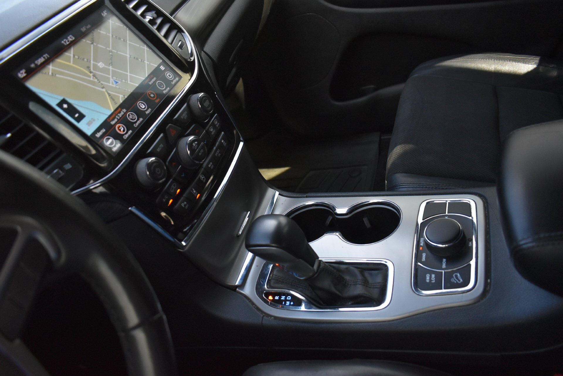 Used 2022 Jeep Grand Cherokee Laredo X AWD/4WD image 25