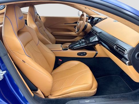 Used 2025 Aston Martin V8 Vantage Coupe image 19