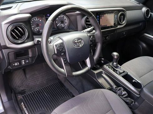 Used 2019 Toyota Tacoma TRD Sport AWD/4WD image 10